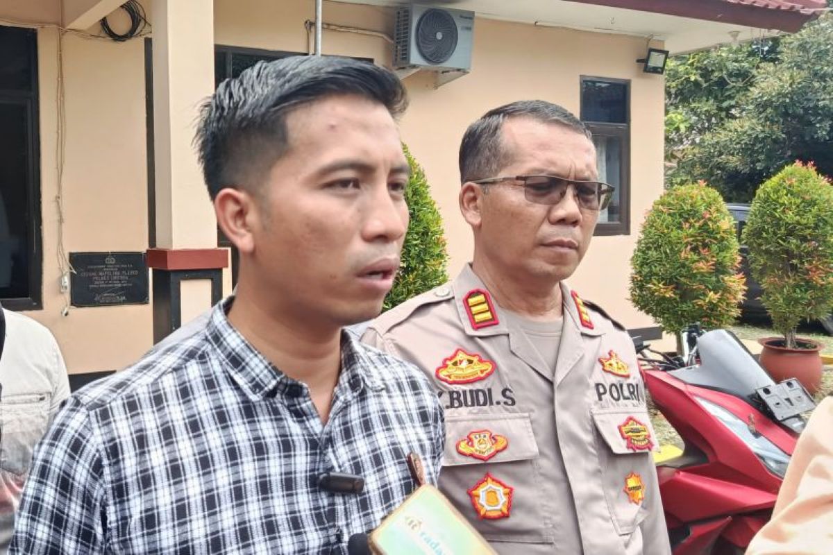 Kepala Satreskrim Polresta Cirebon Kompol I Putu Ika Prabawa (kiri). (Fathnur Rohman/Antara)