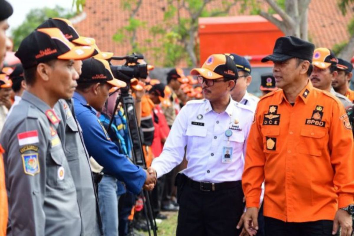 Apel siaga personel menghadapi situasi hidrometeorologi di Indramayu. (Pemkab Indramayu/Antara)