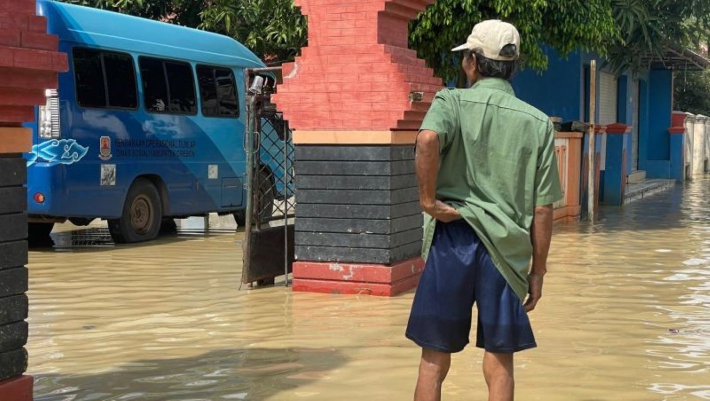 Banjir merendam dua desa di Kecamatan Waled, Cirebon. (Fathnur Rohman/Antara)