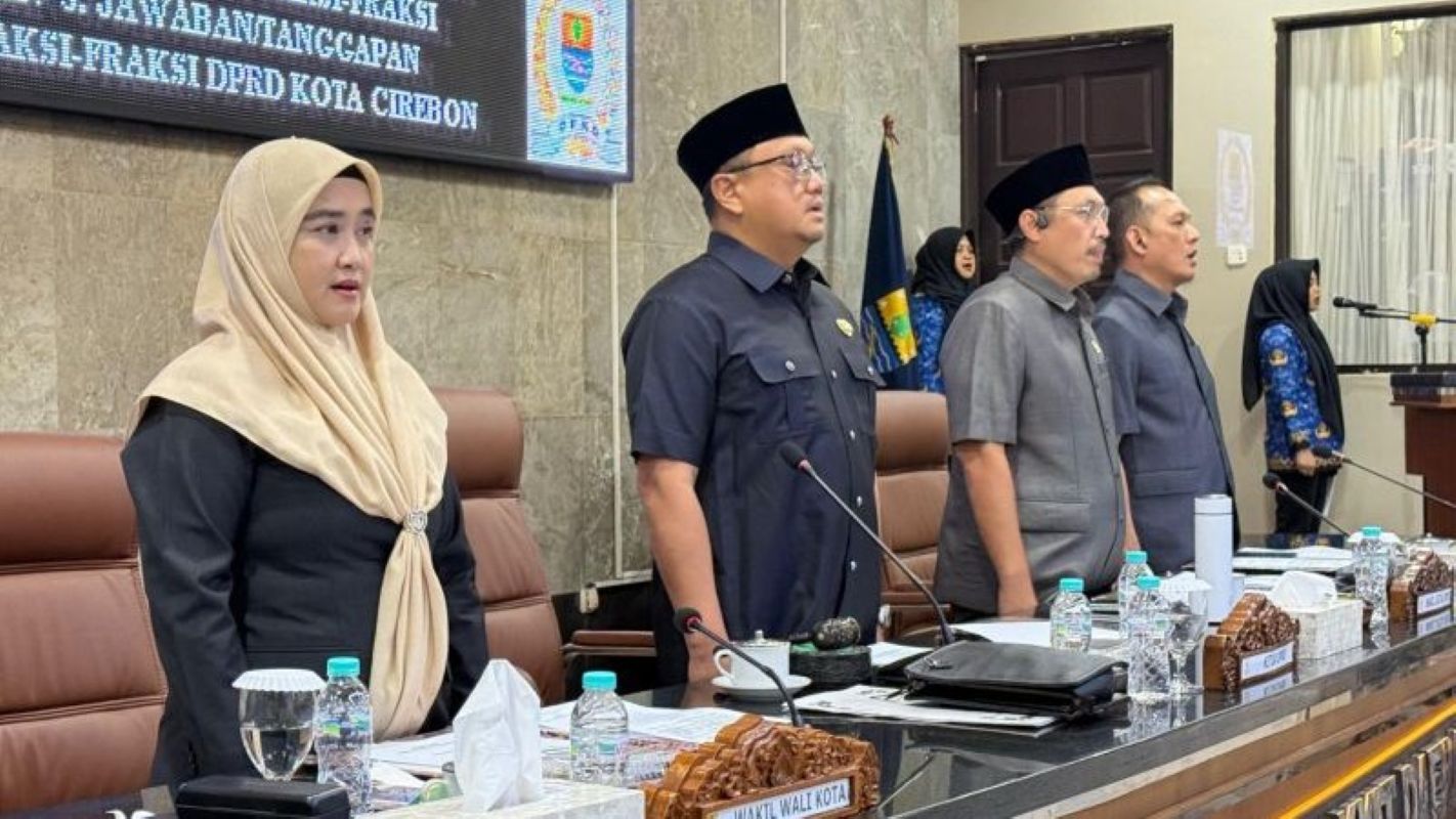 DPRD menggelar rapat paripurna dengan agenda pemandangan umum dari fraksi terkait Raperda APBD 2026 di Kota Cirebon. (DPRD Kota Cirebon/Antara)