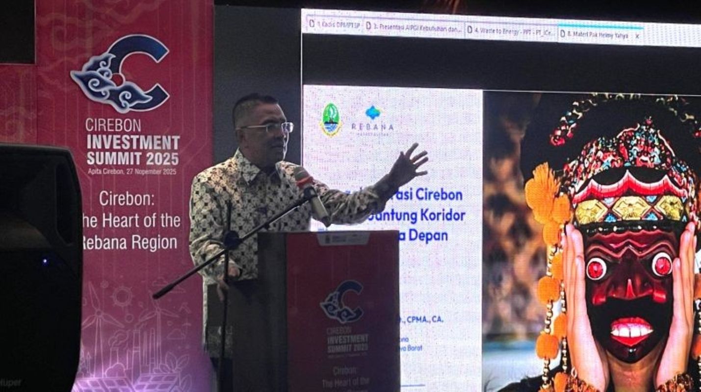 Kepala BP Kawasan Rebana Helmy Yahya saat memaparkan potensi investasi di Kabupaten Cirebon. (Fathnur Rohman/Antara)