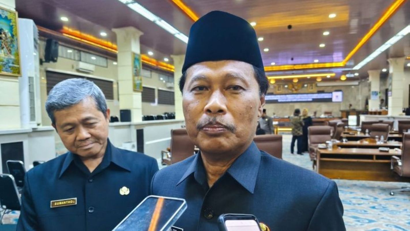 Wali Kota Cirebon Effendi Edo (kanan). (Fathnur Rohman/Antara)