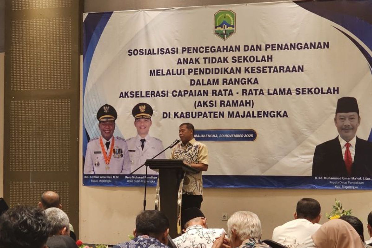 Bupati Majalengka Eman Suherman memaparkan program pendidikan kesetaraan di Majalengka. (Pemkab Majalengka/Antara)