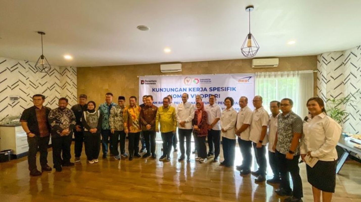 Komisi VII DPR RI kunjungan kerja spesifik melihat kondisi PT Dok dan Perkapalan Kodja Bahari (Persero) di Cirebon. (Fathnur Rohman/Antara)