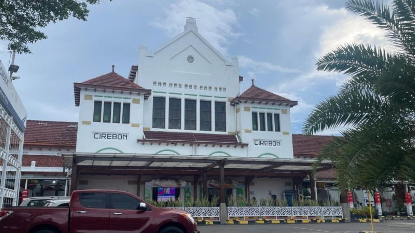 Suasana Stasiun Cirebon. (Fathnur Rohman/Antara)