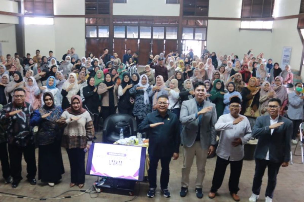 OJK Cirebon menggelar kegiatan edukasi terkait KUR di Kuningan. (OJK Cirebon/Antara)