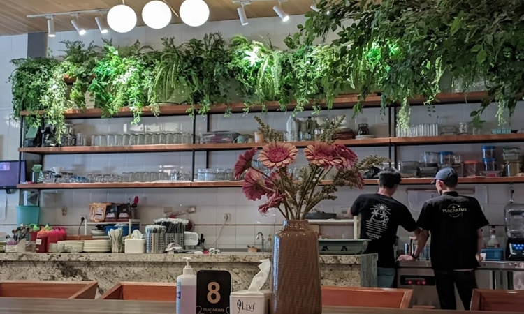 Kafe dekat Stasiun Cirebon Prujakan (Google Maps)