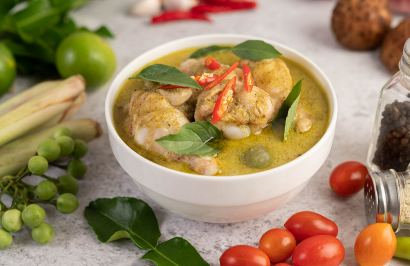 Ilustrasi semur ayam ala rumahan (Dok. Freepik)