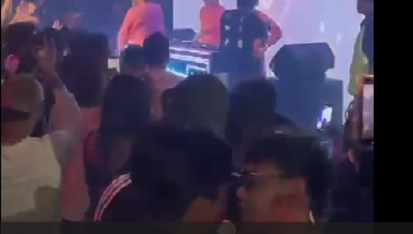 Tangkapan layer video diduga aktivitas pesta LGBT di salah satu tempat hiburan malam di wilayah Kabupaten Cirebon. (Istimewa)