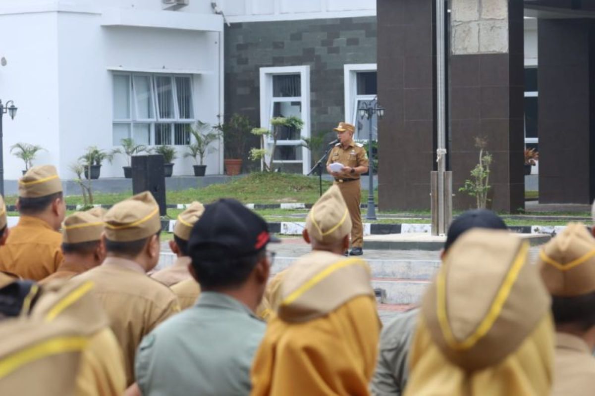 Apel bersama kegiatan program PTSL di Kuningan. (Antara)