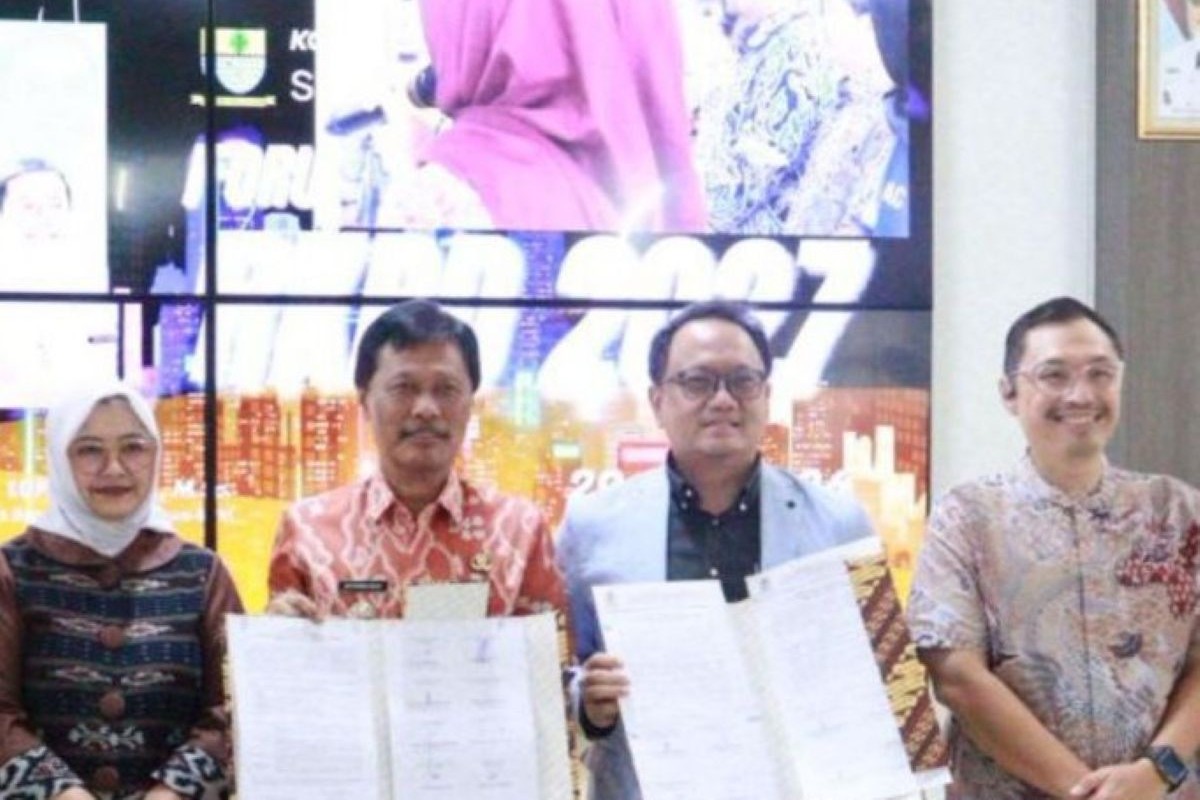 Wali Kota Cirebon Effendi Edo (dua dari kiri). (Pemkot Cirebon/Antara)