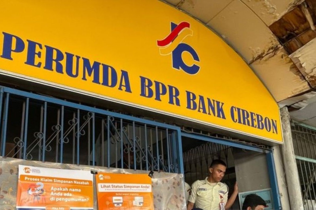Kantor Perumda BPR Bank Cirebon. (Fathnur Rohman/Antara)