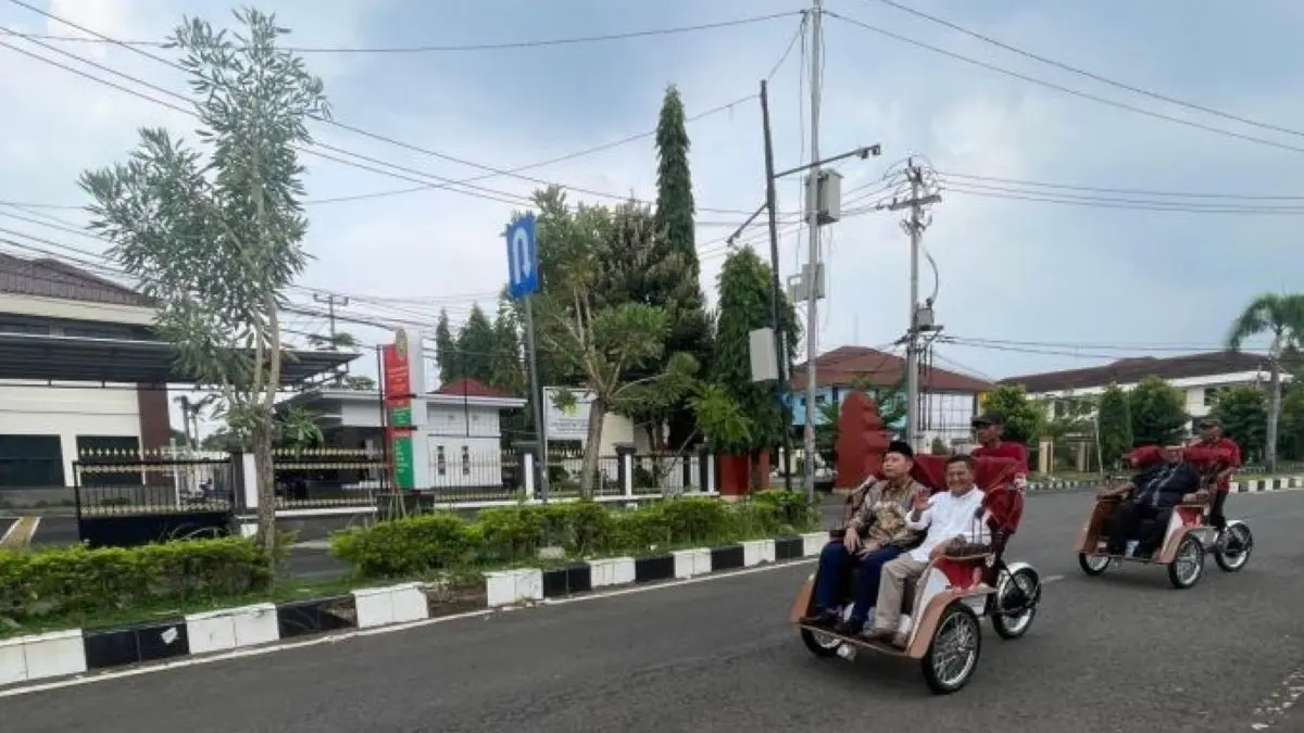 Ilustrasi ruas jalan di Kabupaten Cirebon. (Fathnur Rohman/Antara)