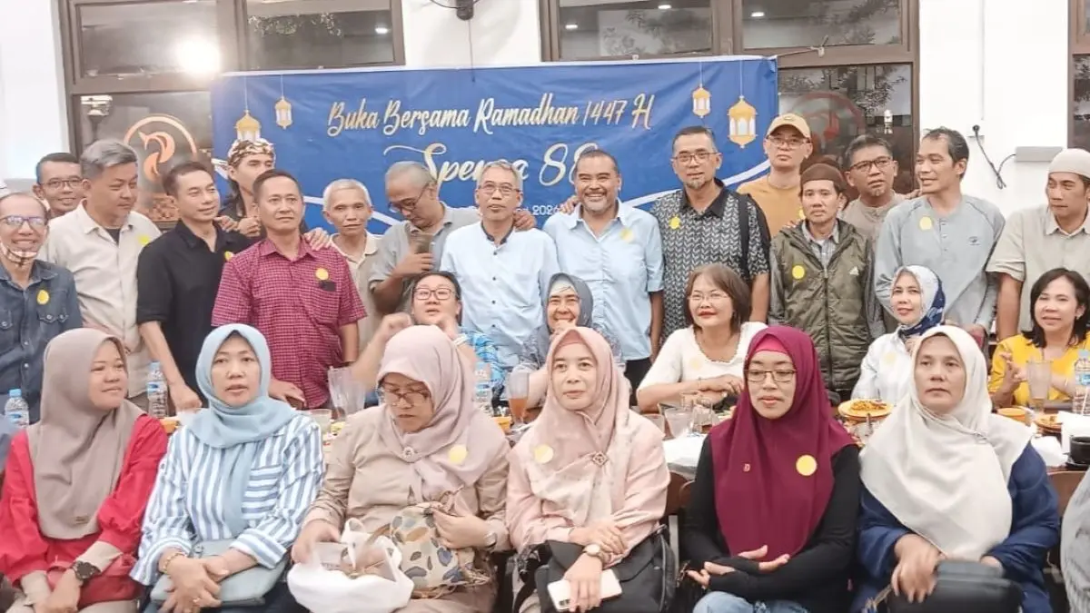 Acara buka puasa Bersama Alumni SMP Negeri 1 Kota Cirebon Angkatan 88 di salah satu rumah makan di Kota Cirebon pada Kamis (28/2). (Latu Ratri Mubyarsah/JawaPos.com)