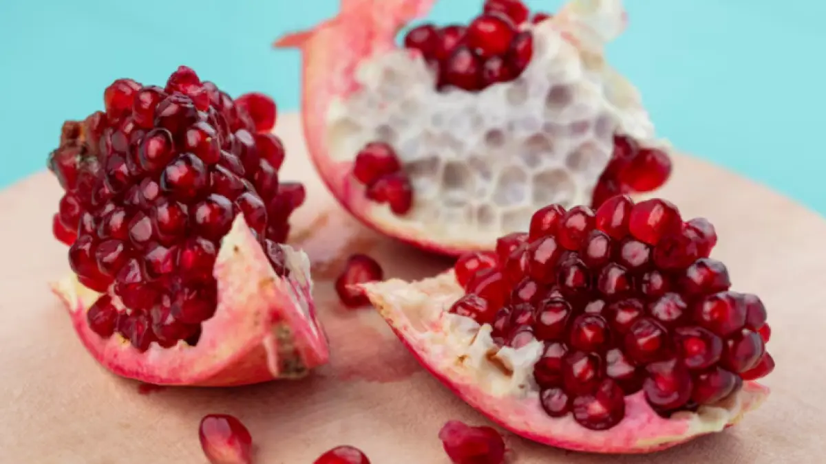 Manfaat biji delima bagi kesehatan (Freepik)