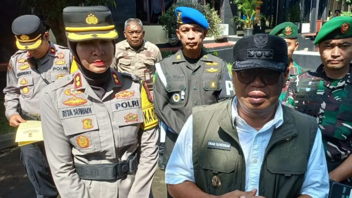 Bupati Majalengka Eman Suherman (kanan). (Pemkab Majalengka/Antara)