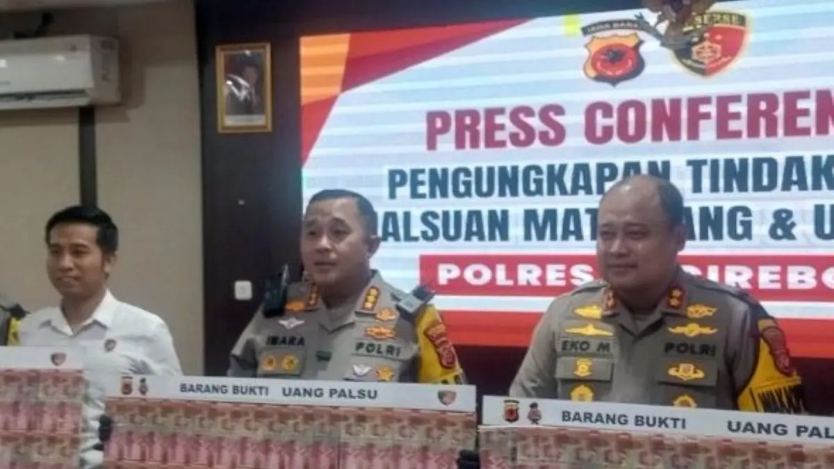 Kapolresta Cirebon Kombespol Imara Utama (tengah). (Fathnur Rohman/Antara)