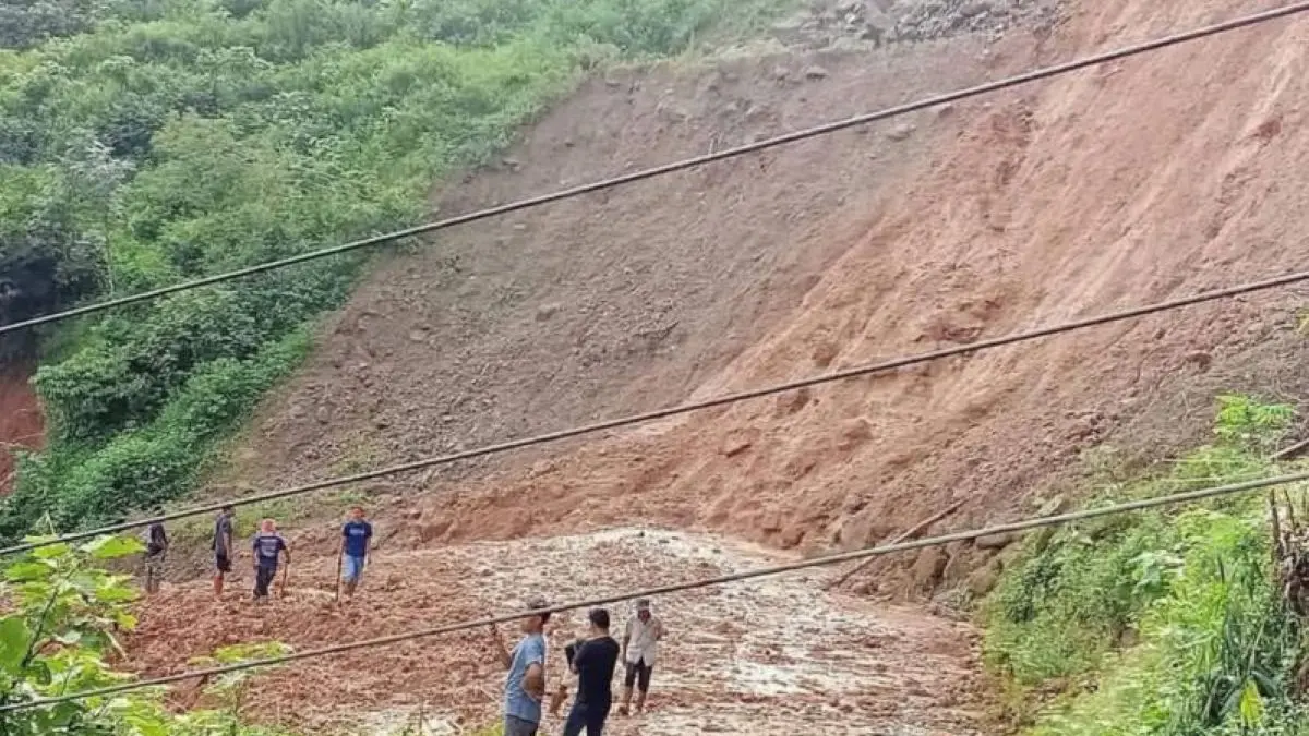 Peristiwa longsor di Majalengka. (BPBD Majalengka/Antara)
