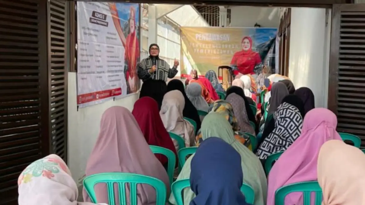 Anggota DPRD Provinsi Jawa Barat Ika Siti Rahmatika melaksanalan kegiatan pengawasan pemerintahan di Kuningan. (Antara)