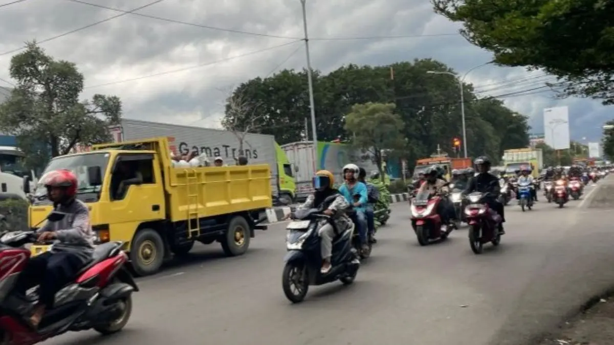 Kondisi lalu lintas di Jalur Pantura Cirebon. (Fathnur Rohman/Antara)