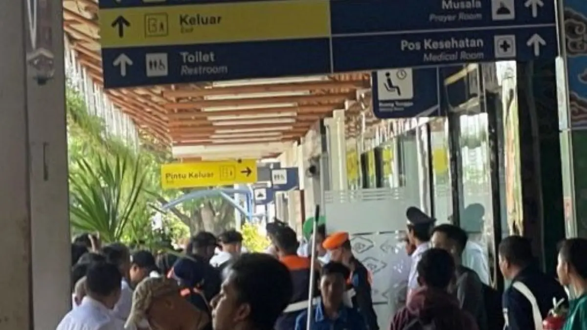 Suasana Stasiun Cirebon. (Fathnur Rohman/Antara)
