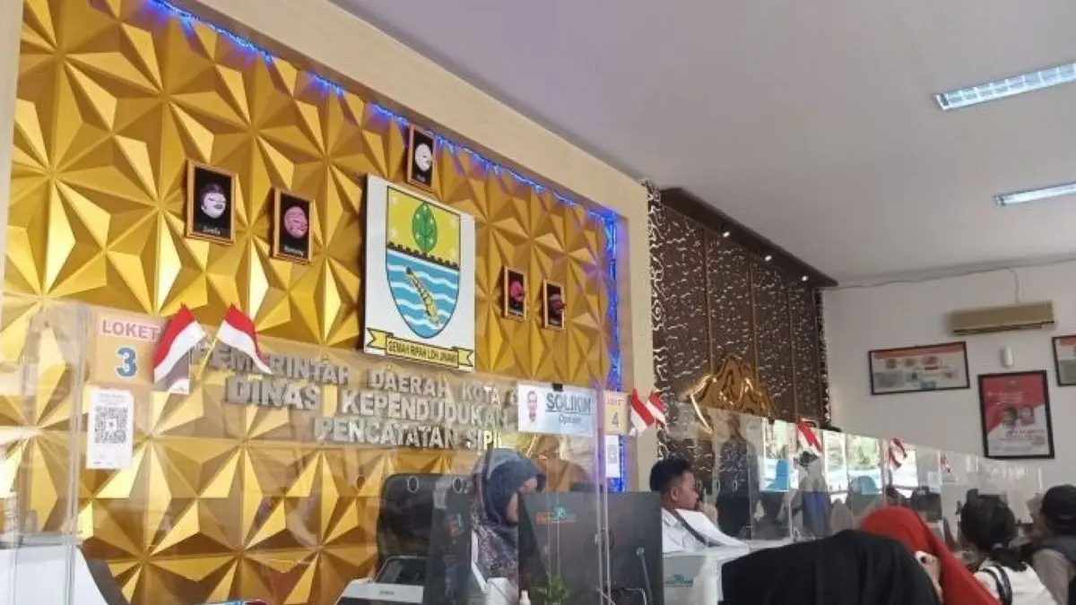 Kantor Disdukcapil Kota Cirebon. (Fathnur Rohman/Antara)