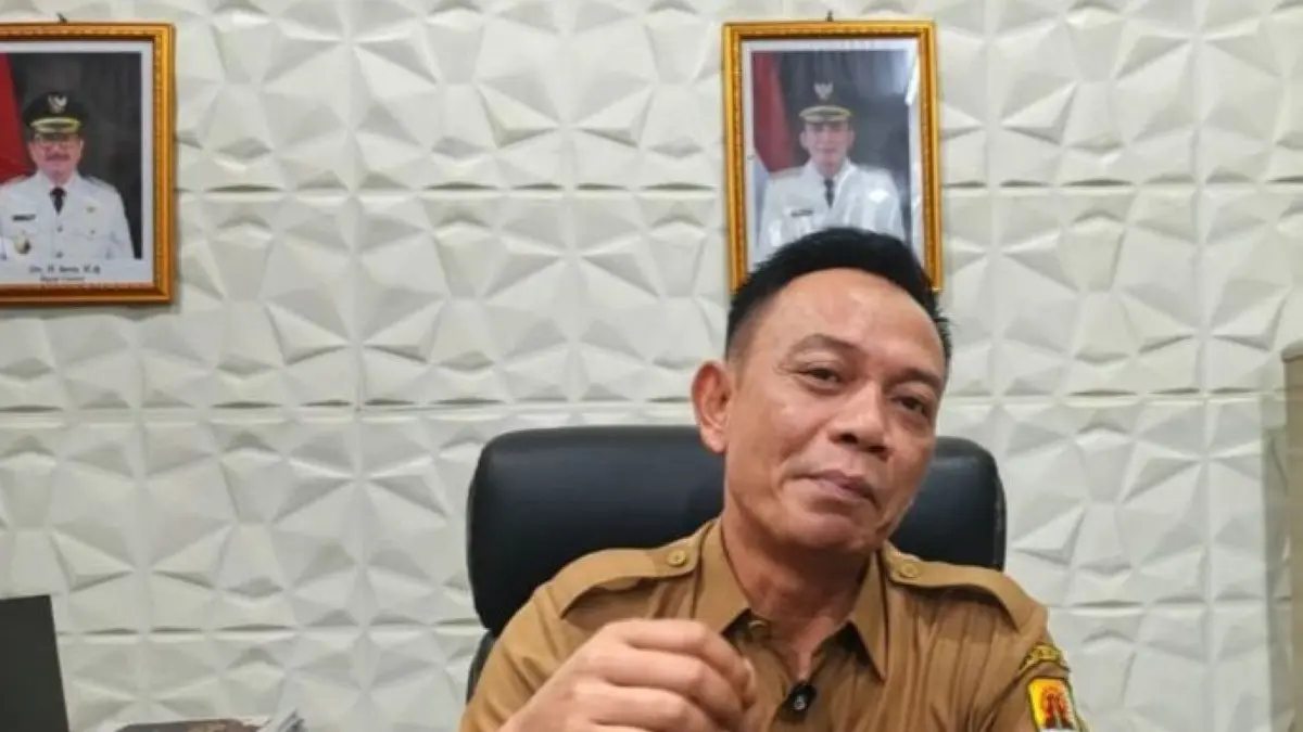 Kepala DLH Kabupaten Cirebon Dede Sudiono (Fathnur Rohman/Antara)