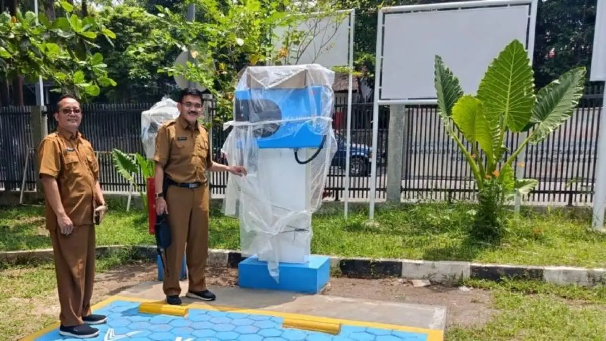 Fasilitas fisik SPKLU di MPP Kota Cirebon. (Fathnur Rohman/Antara)