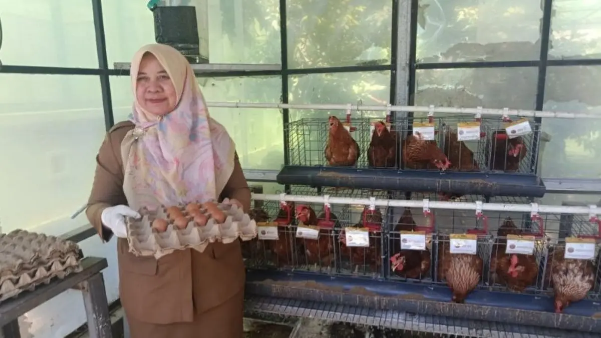 Kepala DKP3 Kota Cirebon Elmi Masruroh. (Fathnur Rohman/Antara)