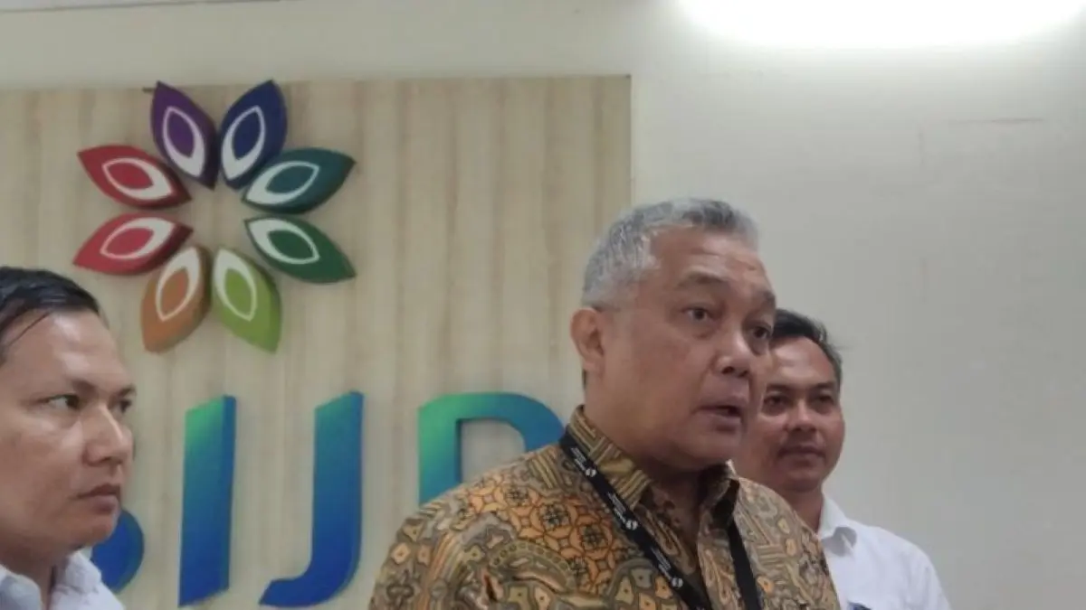 Direktur Utama PT BIJB Ronald H. Sinaga (tengah). (Fathnur Rohman/Antara)