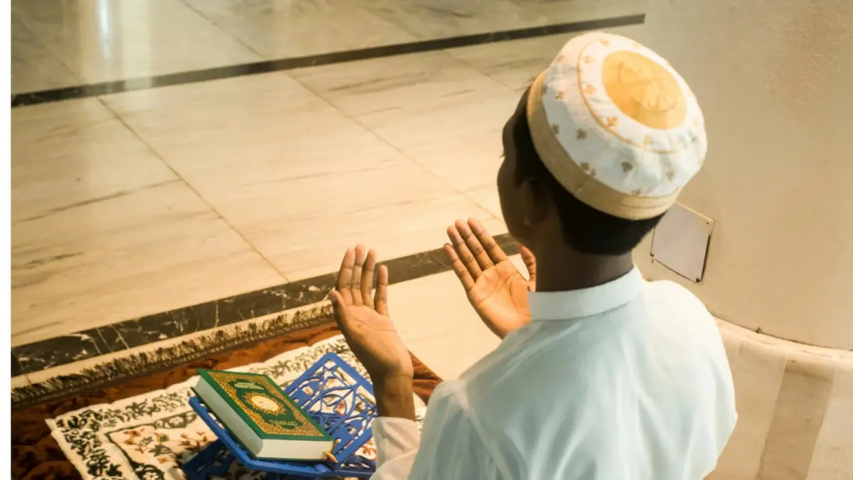 Ilustrasi jadwal sholat (Pexels)