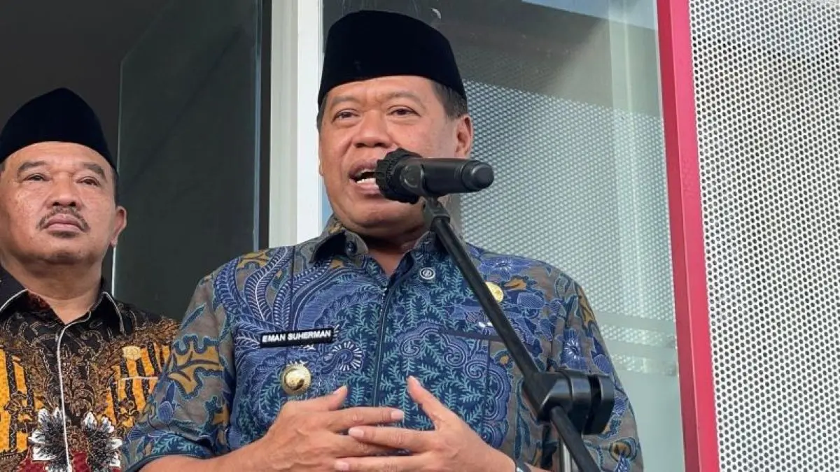 Bupati Majalengka Eman Suherman (kanan). (Fathnur Rohman/Antara)