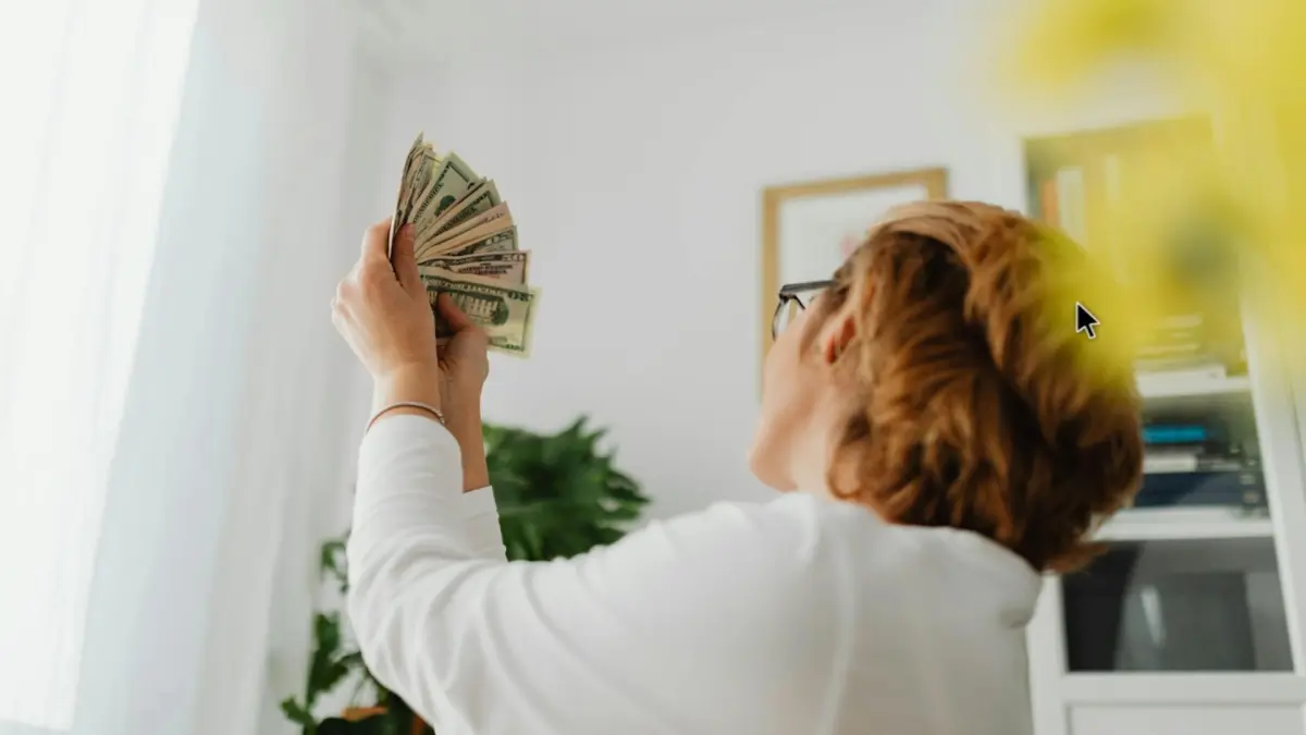 Ilustrasi shio yang berada di ambang kesuksesan finansial besar (Pexels) 