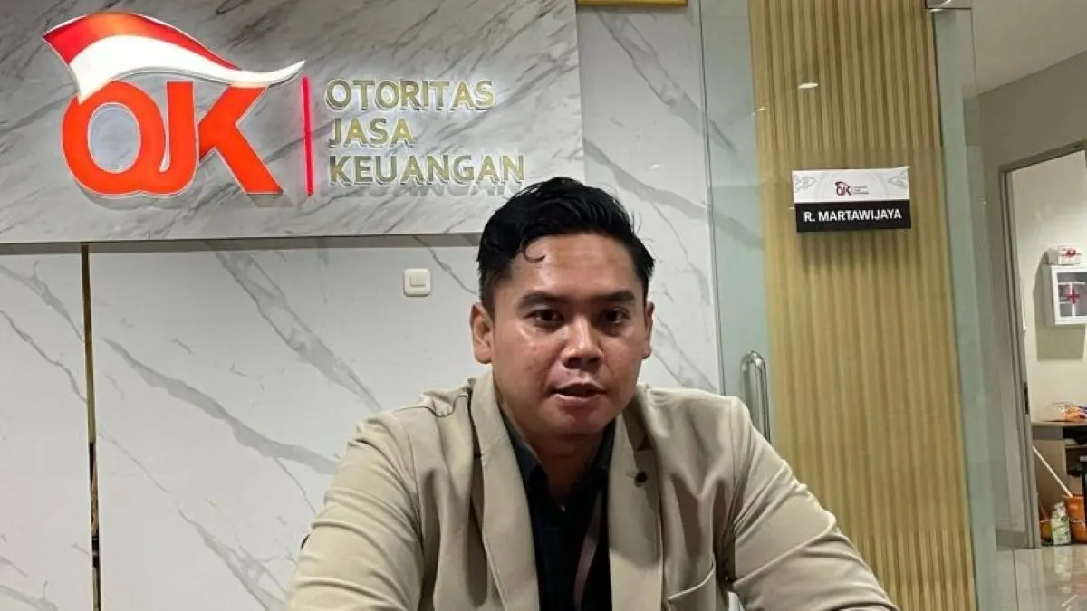 Kepala OJK Cirebon Agus Muntholib. (Fathnur Rohman/Antara)