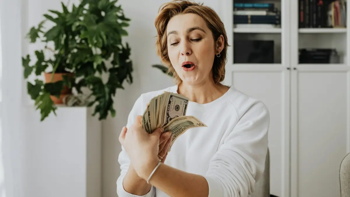 Ilustrasi zodiak yang pandai menghasilkan uang (Pexels)