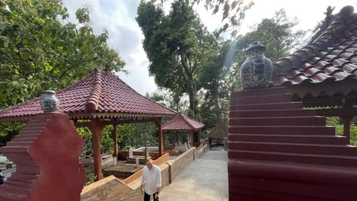 Suasana salah satu destinasi wisata religi di wilayah Cirebon. (Fathnur Rohman/Antara)