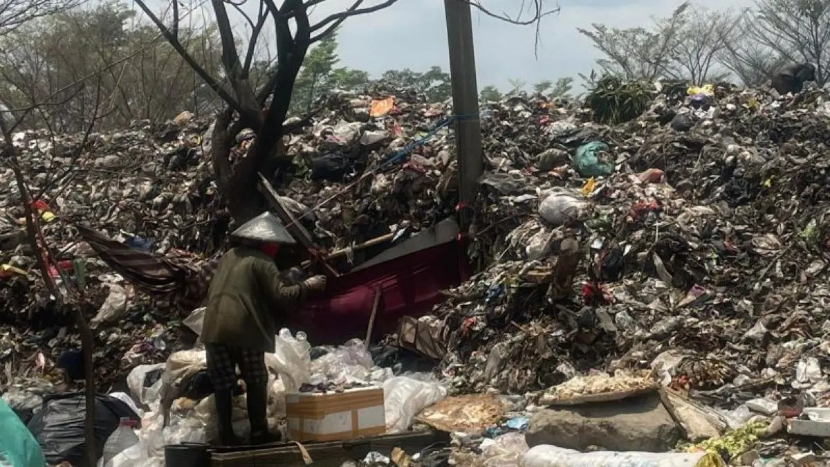 Timbunan sampah di TPA Kopiluhur Kota Cirebon. (Fathnur Rohman/Antara)