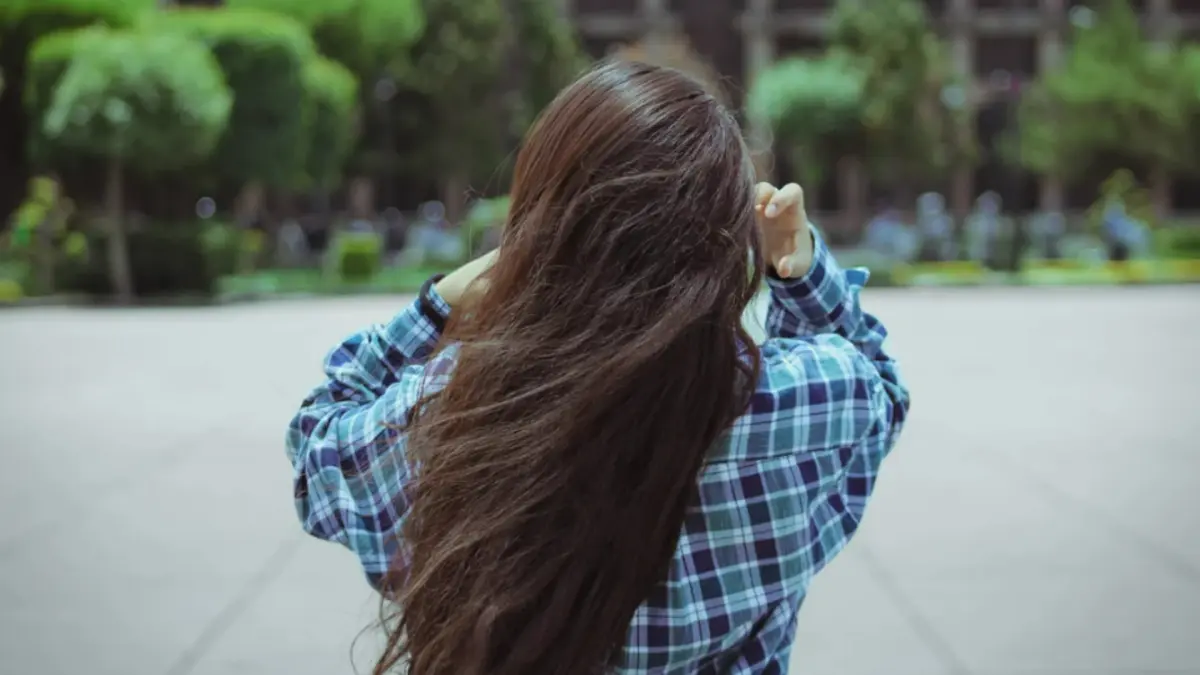 Ilustrasi menjaga rambut Anda tetap segar dan wangi (Pexels)