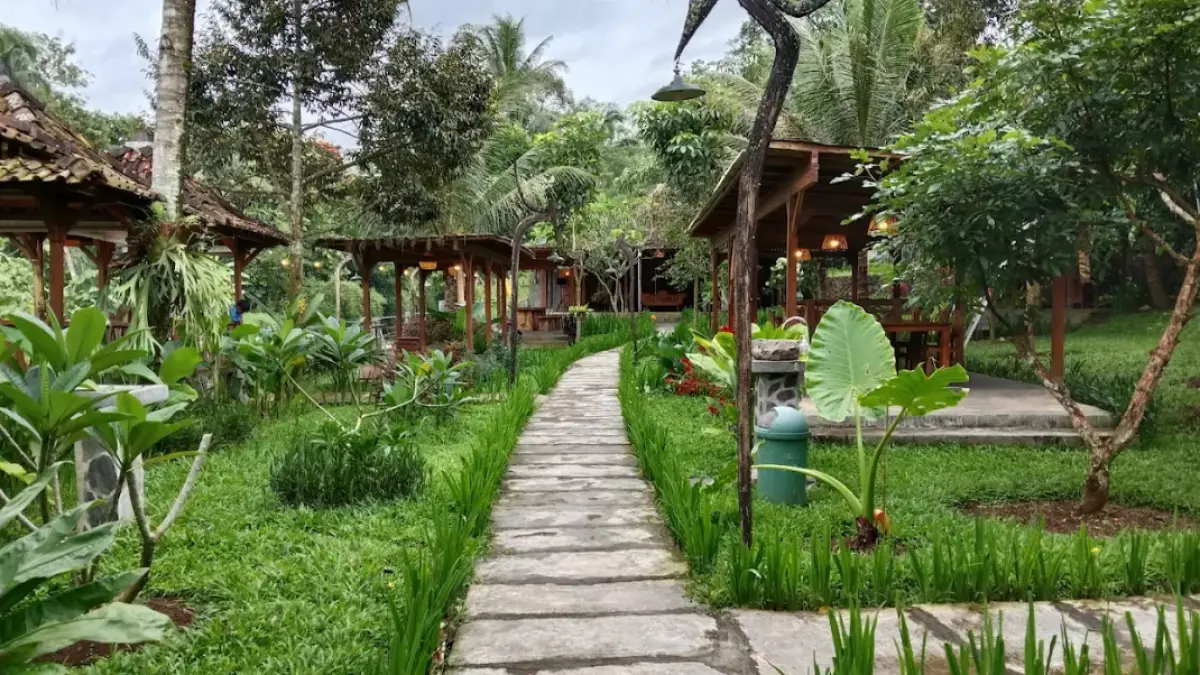 Kafe dekat Stasiun Parungkuda (Google Maps/Resto Tepi Kali)