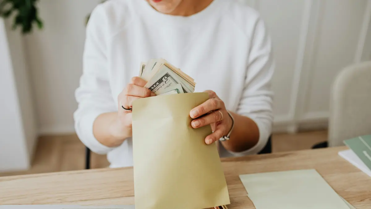 Ilustrasi zodiak yang meraih keberuntungan finansial (Pexels)