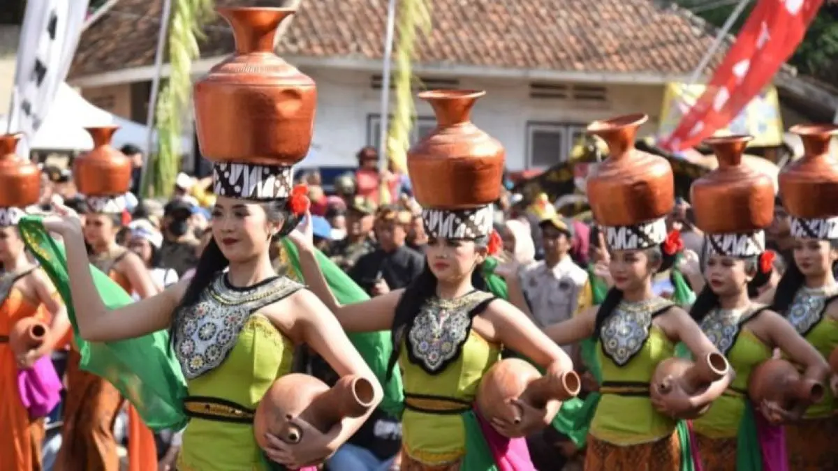 Tradisi agenda Upacara Adat Seren Taun di Kuningan. (Pemkab Kuningan/Antara)