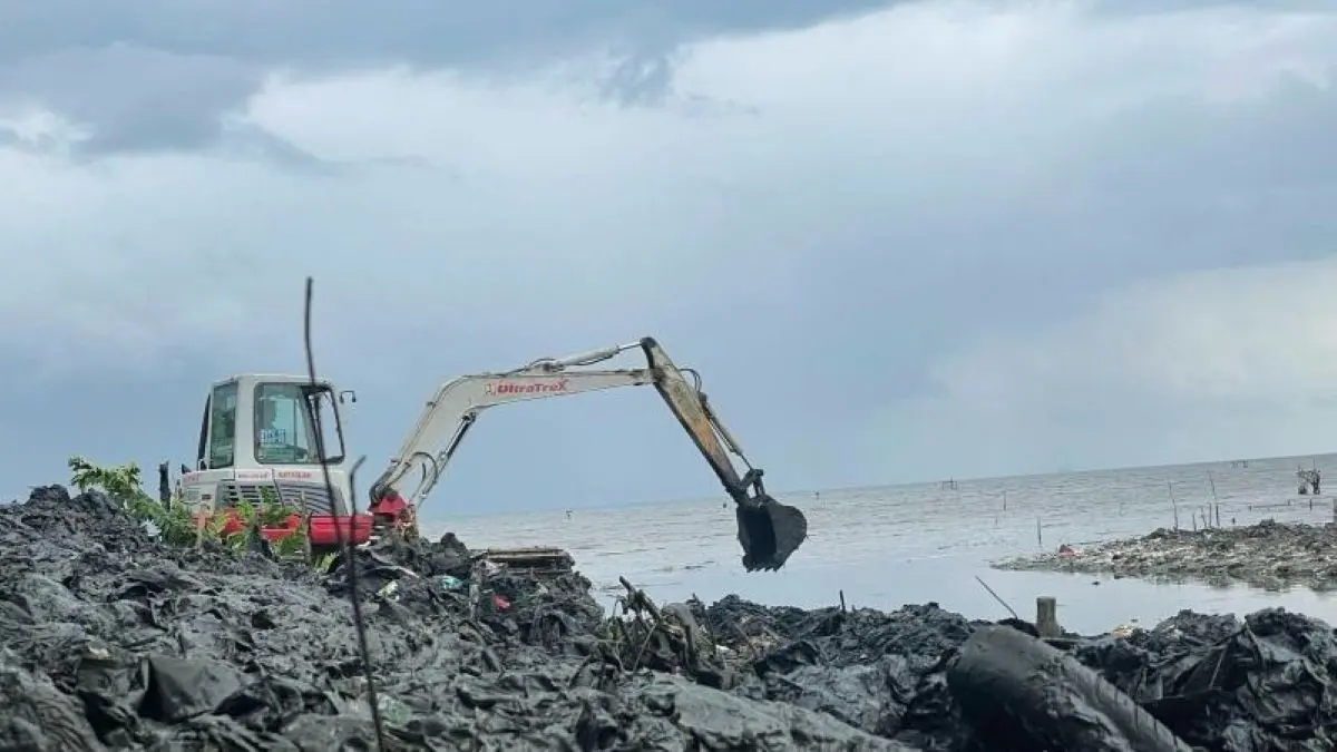 Kondisi kawasan pesisir di Kota Cirebon. (Fathnur Rohman/Antara)
