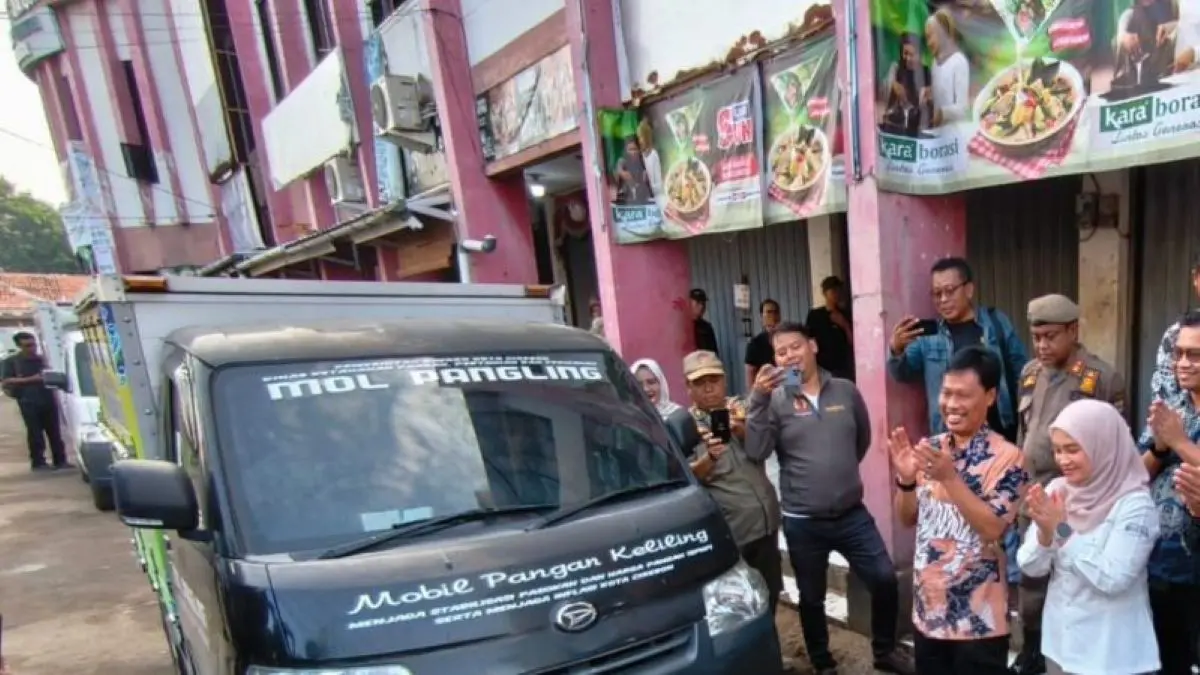 Peluncuran program Mol Pangling di Kota Cirebon, Jumat (12/6). (Fathnur Rohman/Antara)