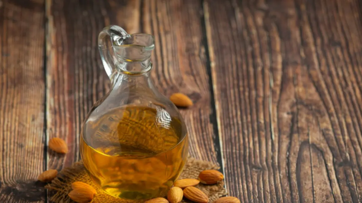 Ilustrasi minyak almond untuk kulit (Freepik) 