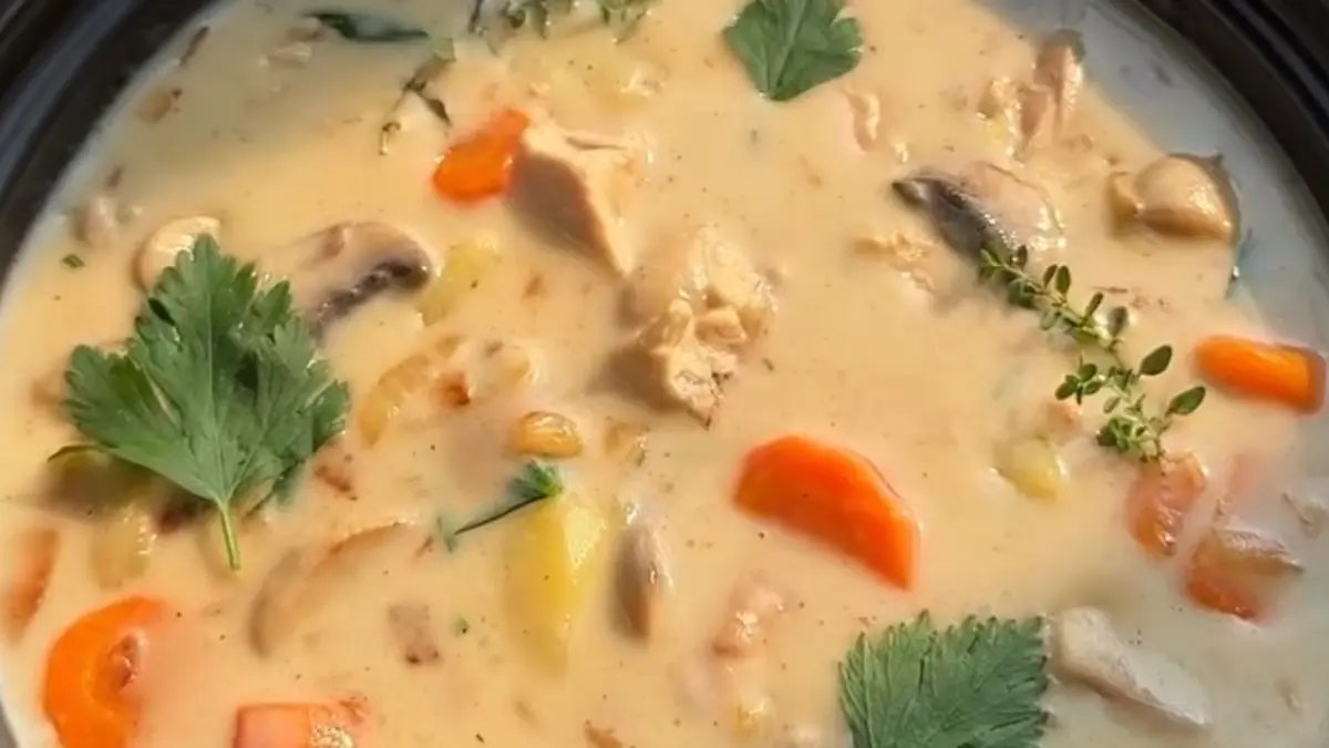 Potret cream soup ayam jamur yang lembut dan gurih (Instagram @michelealex)