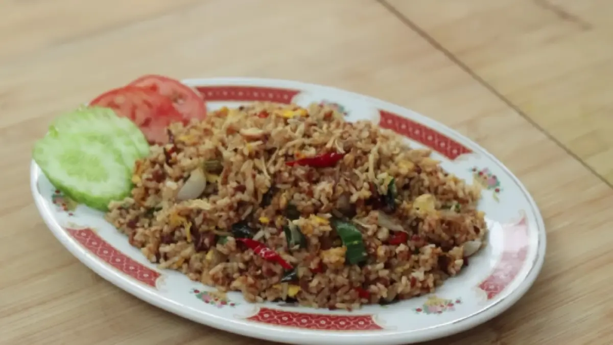 Resep nasi goreng kornet (YouTube Devina Hermawan)