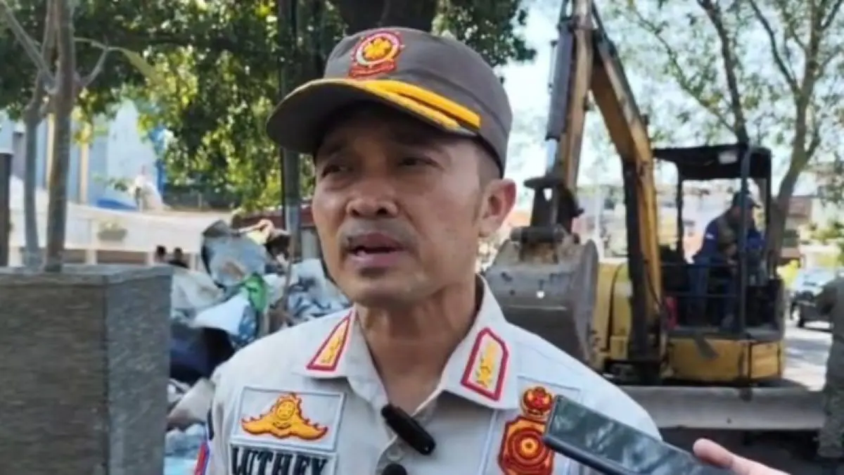 Kepala Bidang Ketenteraman dan Ketertiban Umum Satuan Polisi Pamong Praja (Satpol PP) Kota Cirebon M Luthfi. (Fathnur Rohman/Antara)
