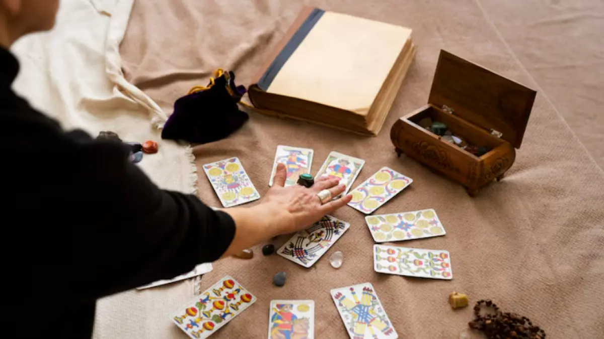 Ilustrasi ramalan tarot zodiak (Magnific)