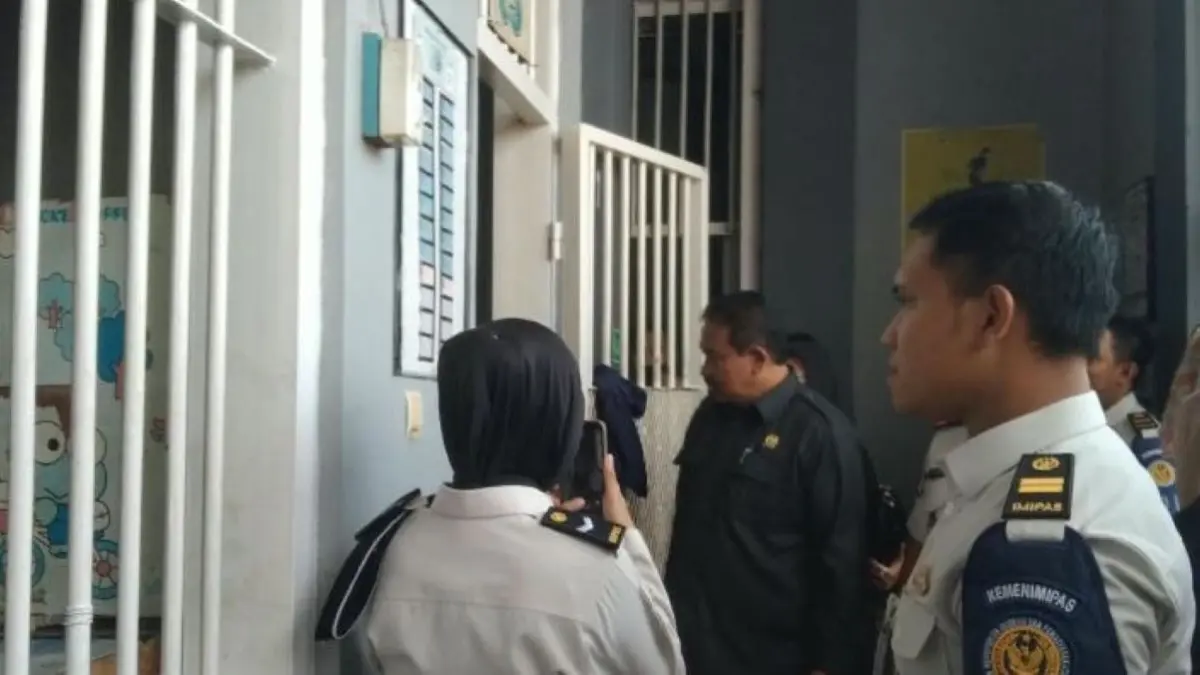 DPRD Majalengka saat meninjau kondisi lapas. (Fathnur Rohman/Antara)