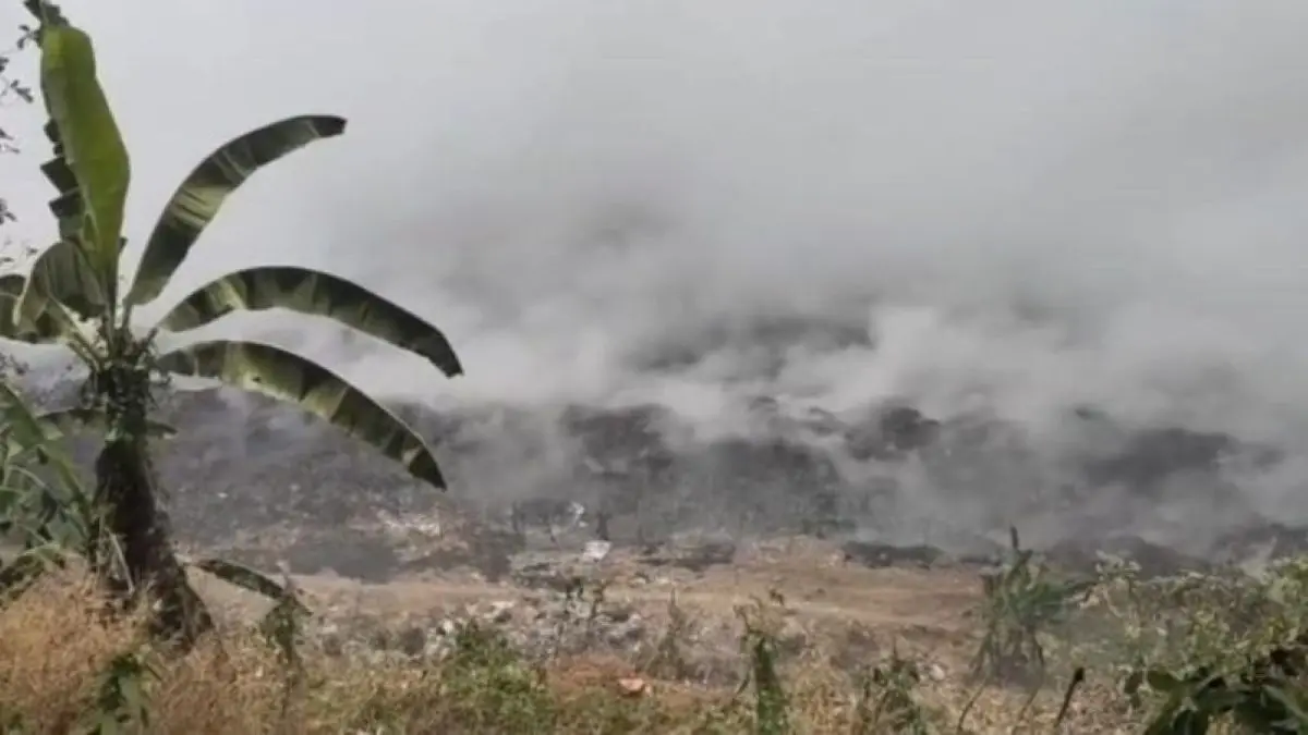 Kebakaran di TPAS Gunung Santri Cirebon. (DLH Cirebon/Antara)